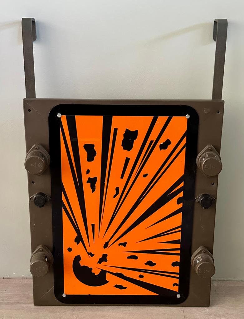 Defensie explosie gevaar bord op frame, Ophalen, Landmacht, Nederland