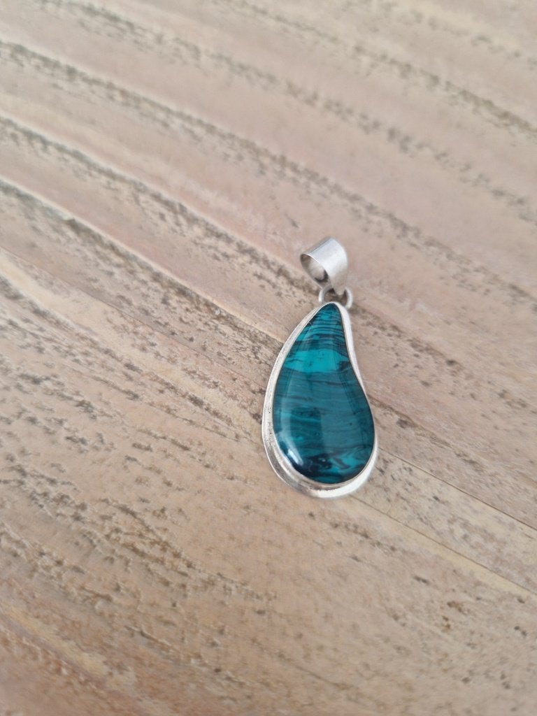 Antieke zilveren hanger met malachiet