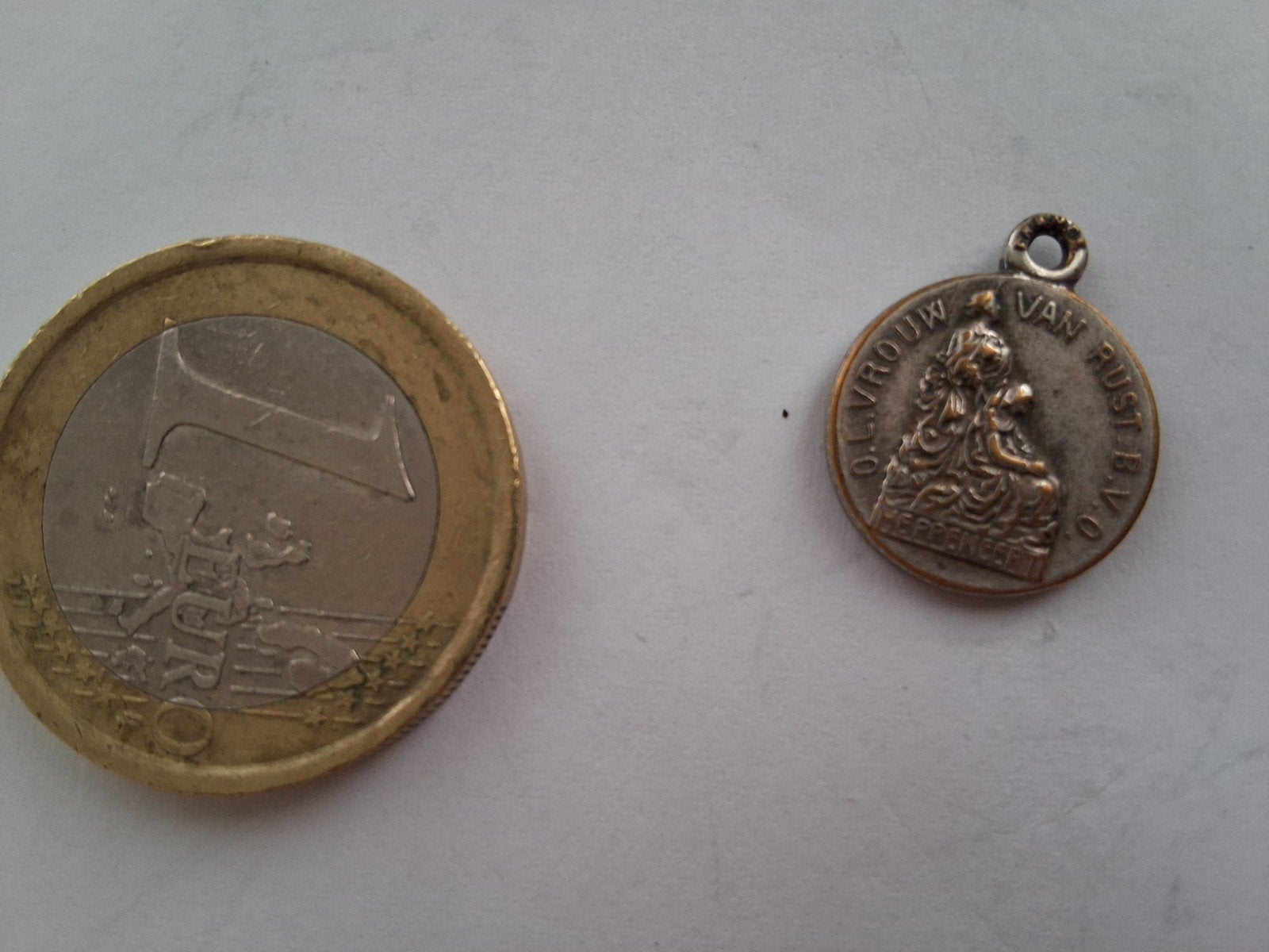 Katholieke medaille Heilige Maagd Maria Heppeneert, Antiek en Kunst, Antiek | Religie, Ophalen of Verzenden