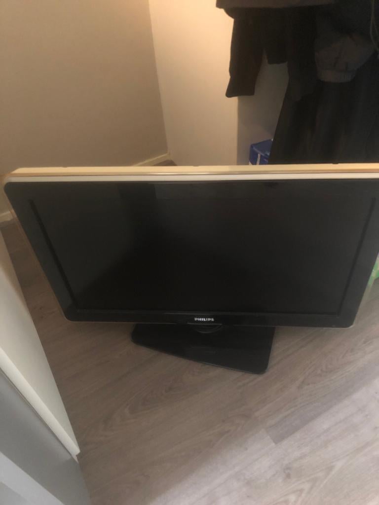 Philips LCD TV 19 inch - Ideaal voor kleine ruimtes, Audio, Tv en Foto, Televisies, Philips, 50 Hz, Ophalen of Verzenden, Zo goed als nieuw