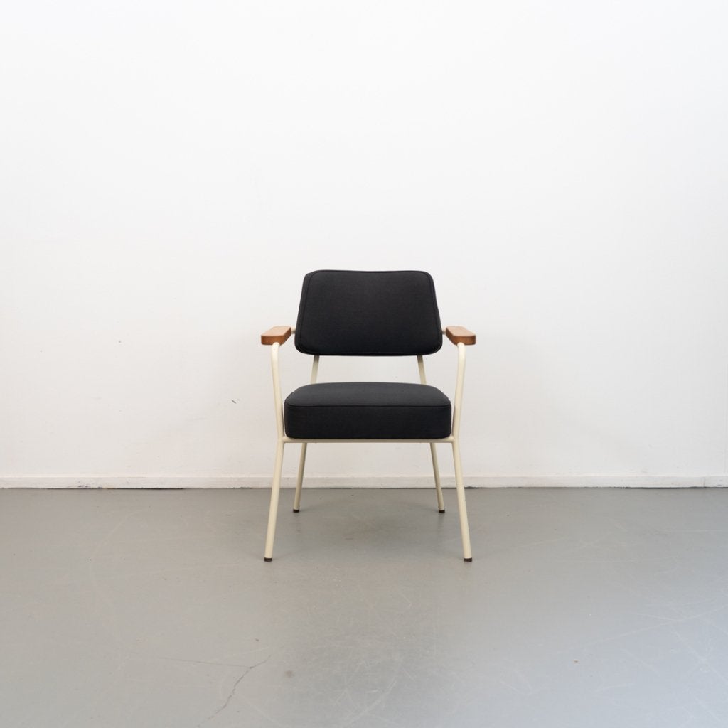 1 Vitra Prouve Direction stoel Beige Zwart, Huis en Inrichting, Stoelen, Niet ingevuld, Niet ingevuld, Zo goed als nieuw, Stof