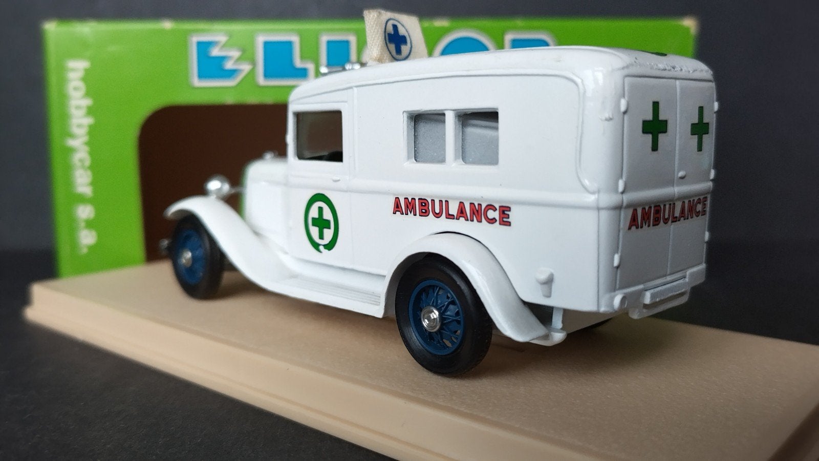 Ford V8 Ambulance 1:43 Eligor Pol, Overige merken, Auto, Verzenden, M