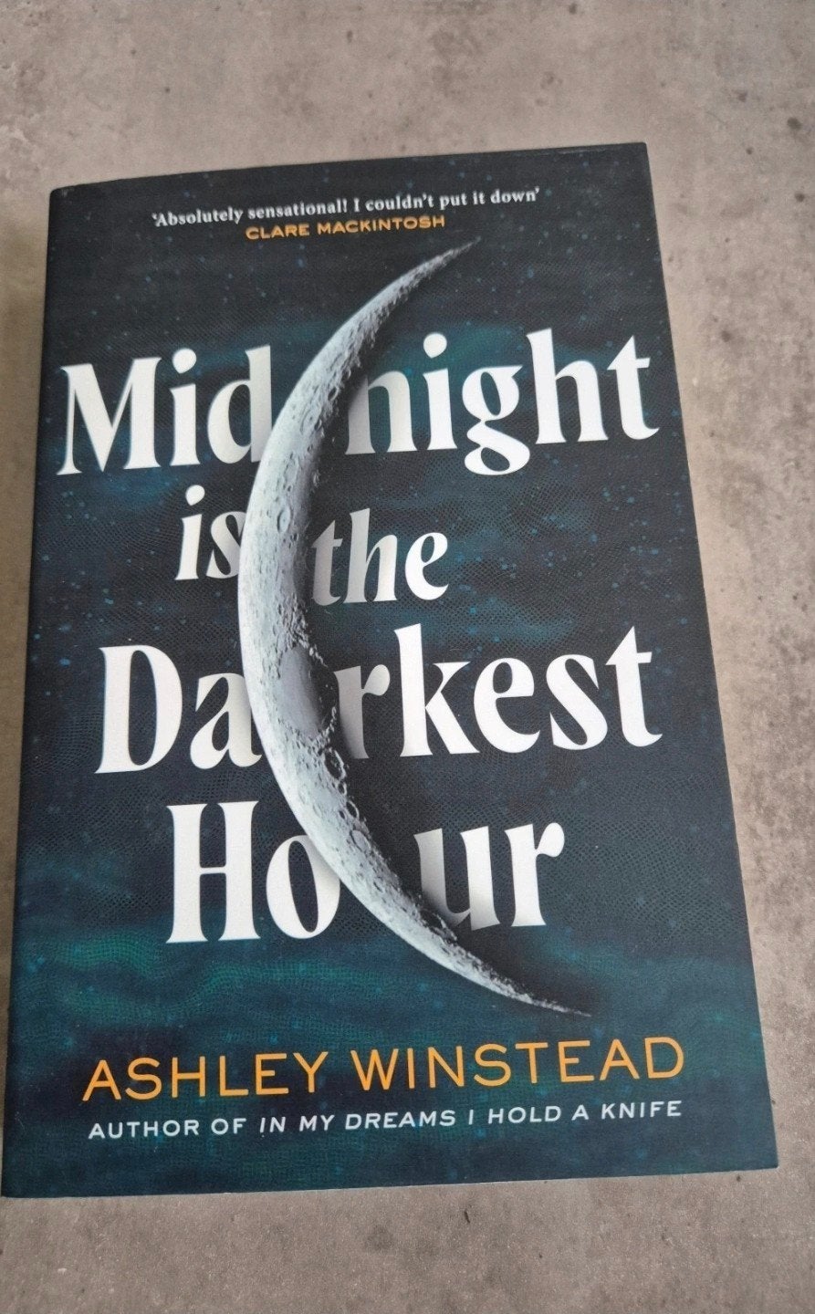 Ashley Winstead - midnight is the darkest hour, Ophalen of Verzenden