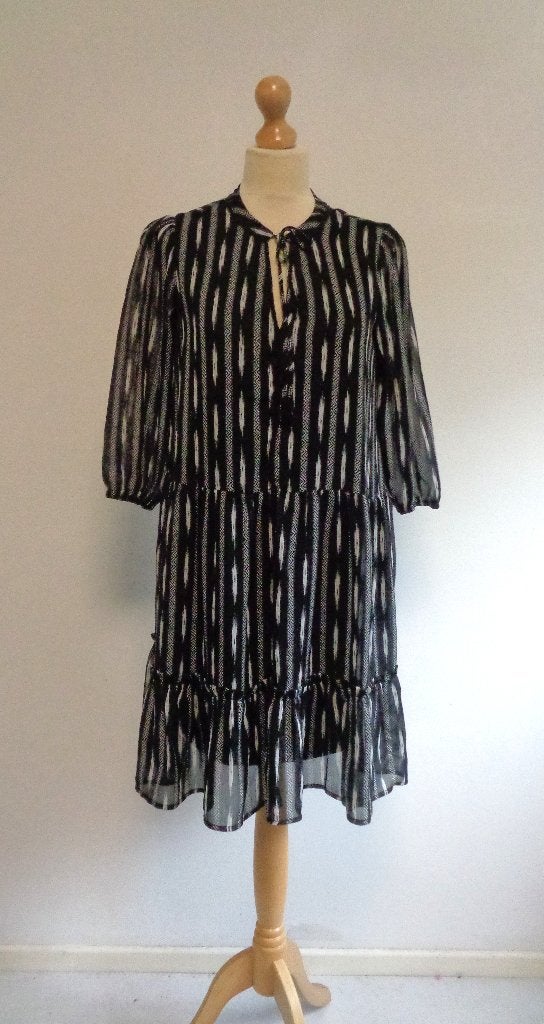 jurk Cotton Club, Maat 38/40 (M), Verzenden, Zwart, Zo goed als nieuw