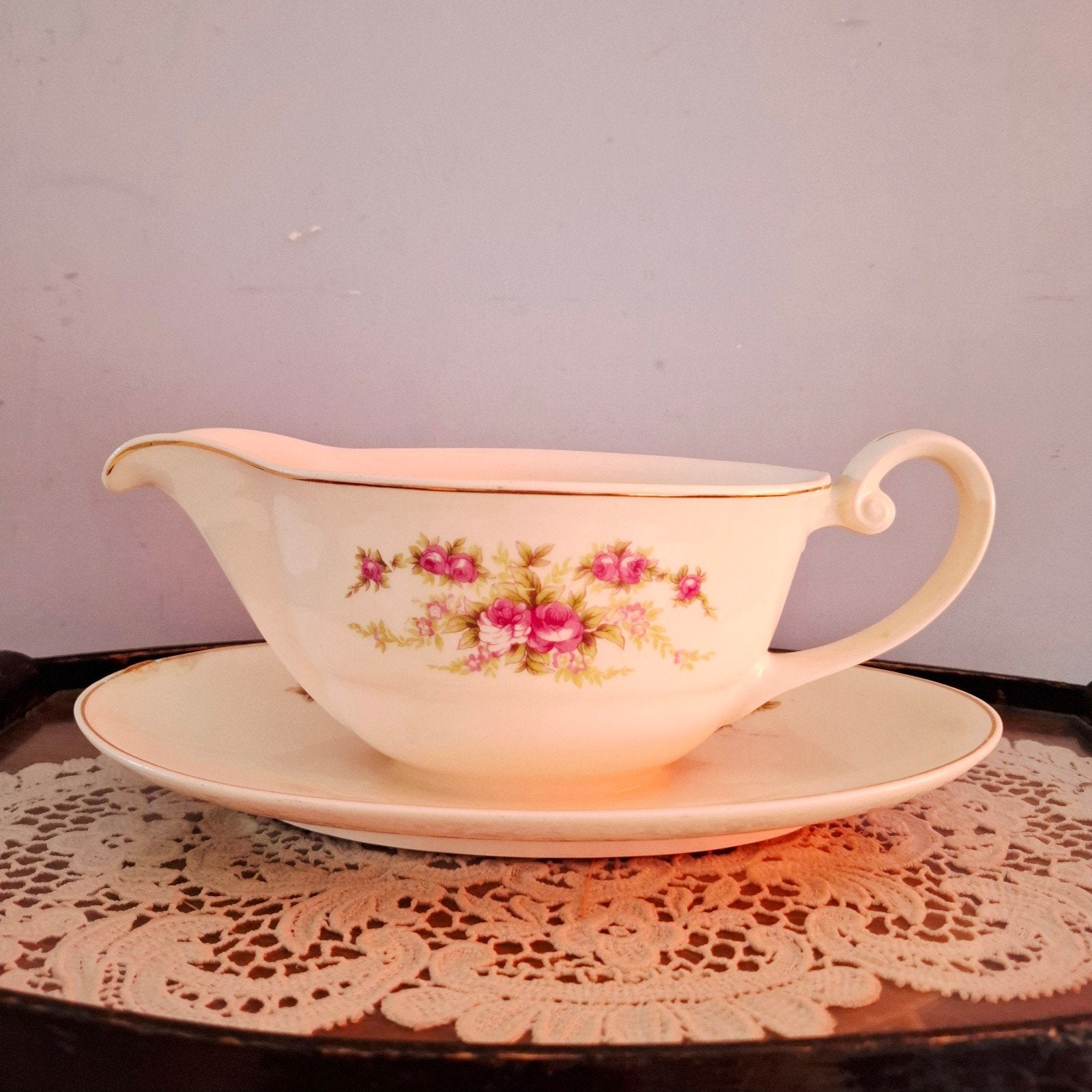 Petrus Regout, brocante sauskom met bloemmotief, Ophalen of Verzenden