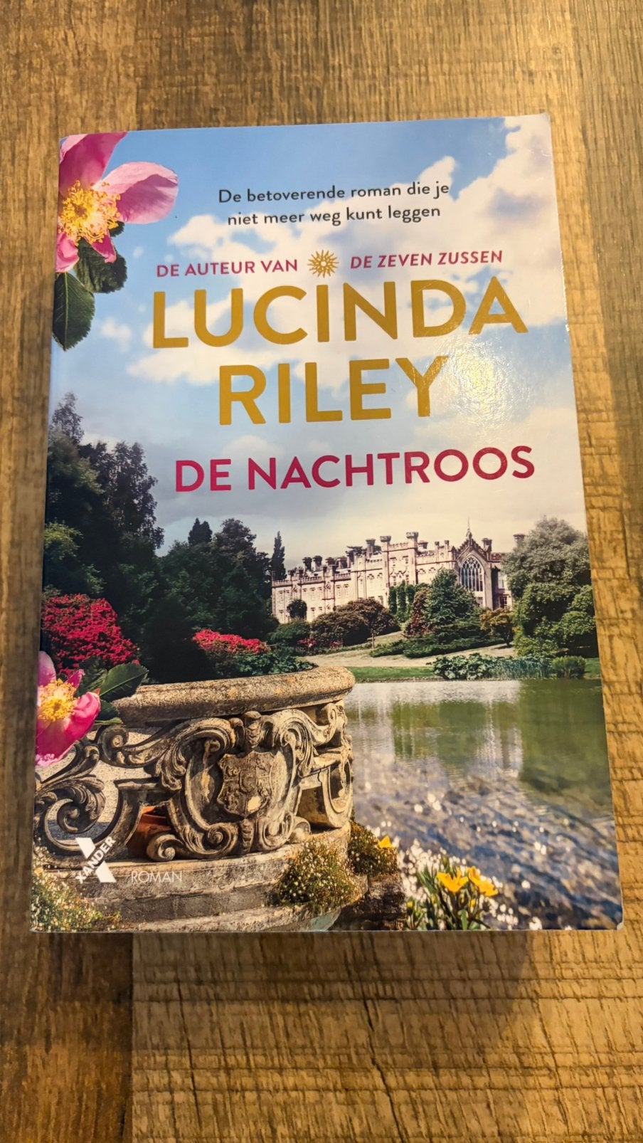 Lucinda Riley De nachtroos, Ophalen of Verzenden, Gelezen, Europa overig