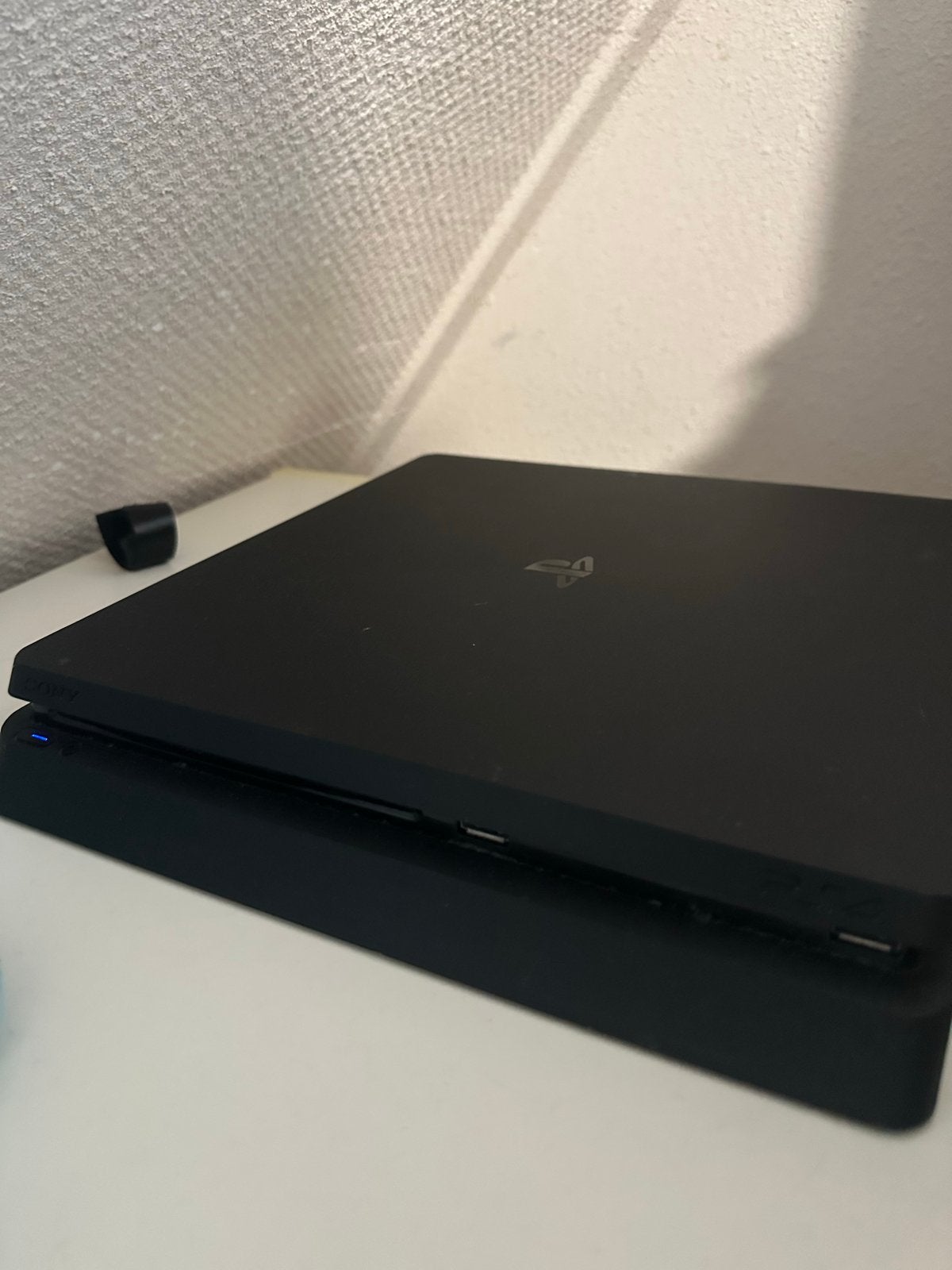 PlayStation 4 Slim 1TB, Spelcomputers en Games, Ophalen, Met games, Met 2 controllers, Zo goed als nieuw