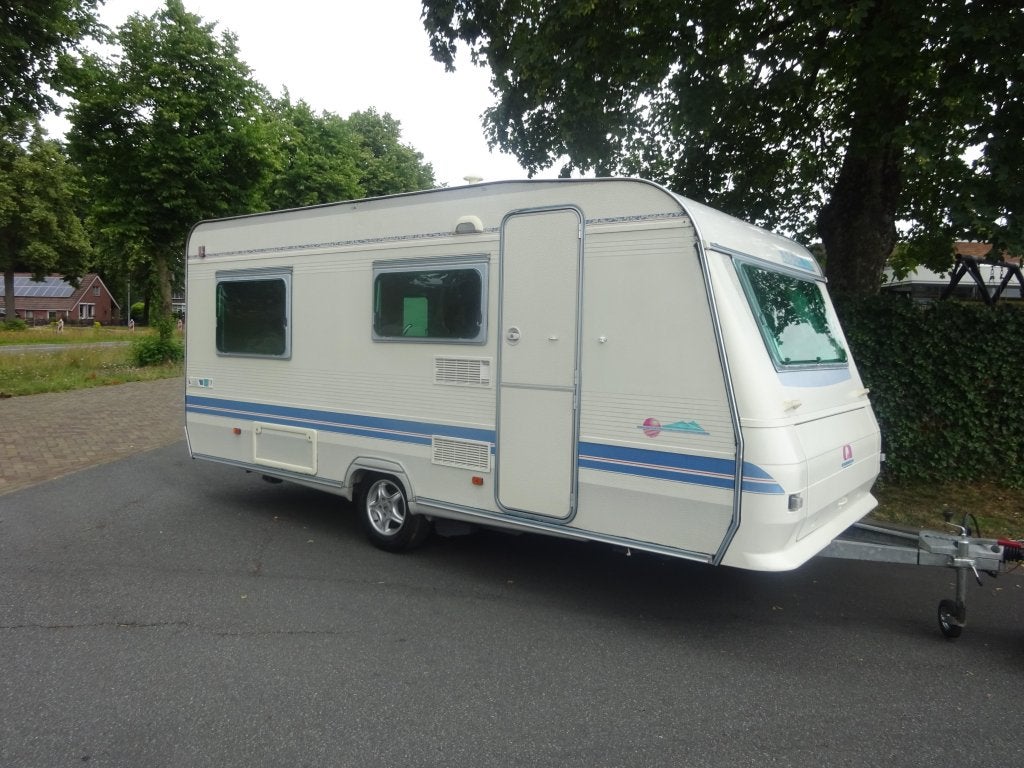Adria Unica 465 Met Frans Bed en Mover, Caravans en Kamperen, Bedrijf, Treinzit, 750 - 1000 kg, 4 tot 5 meter