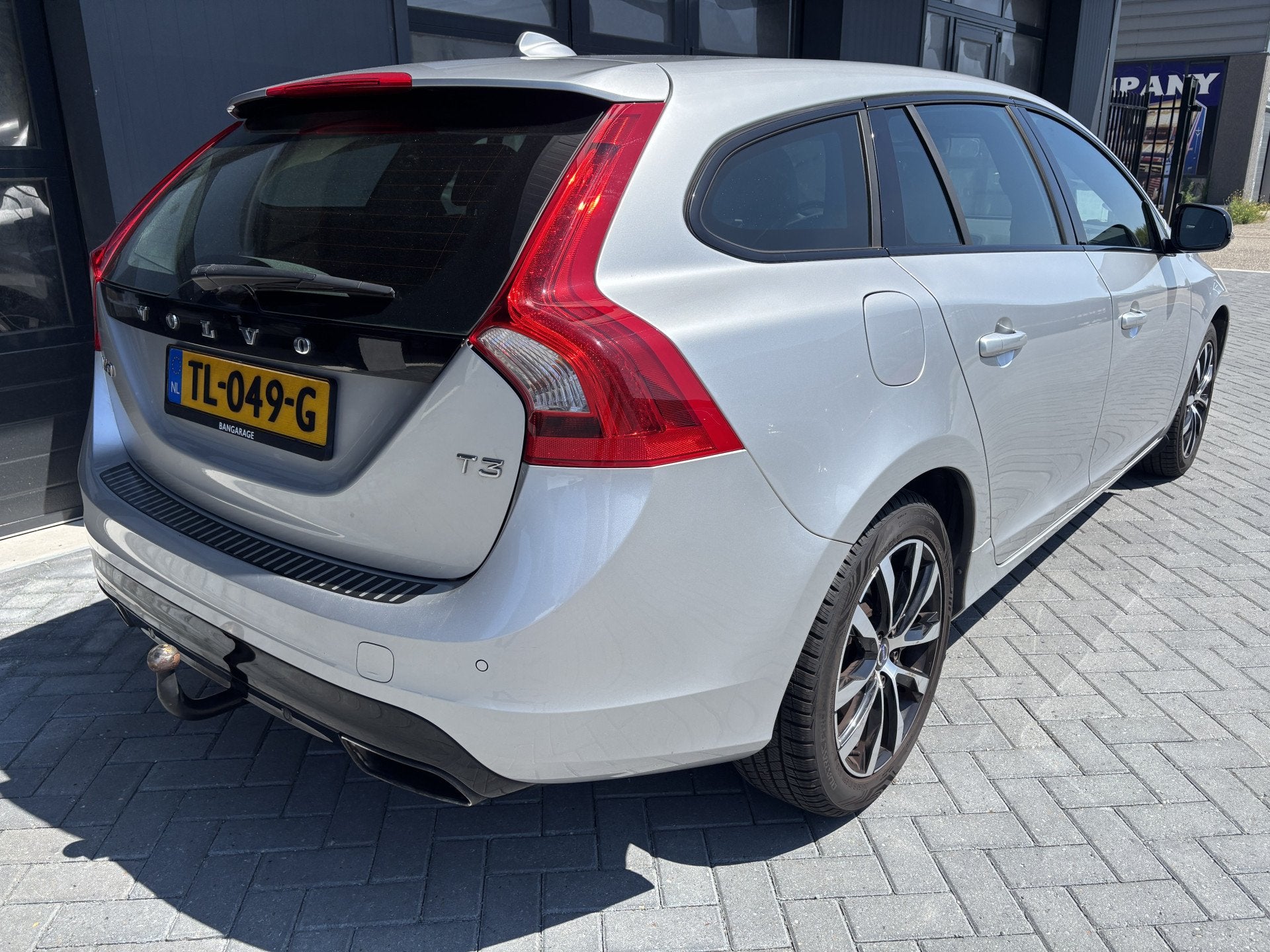 Volvo V60 2.0 T3 Polar+ Dynamic, Gebruikt, 4 cilinders, 1969 cc, Handgeschakeld