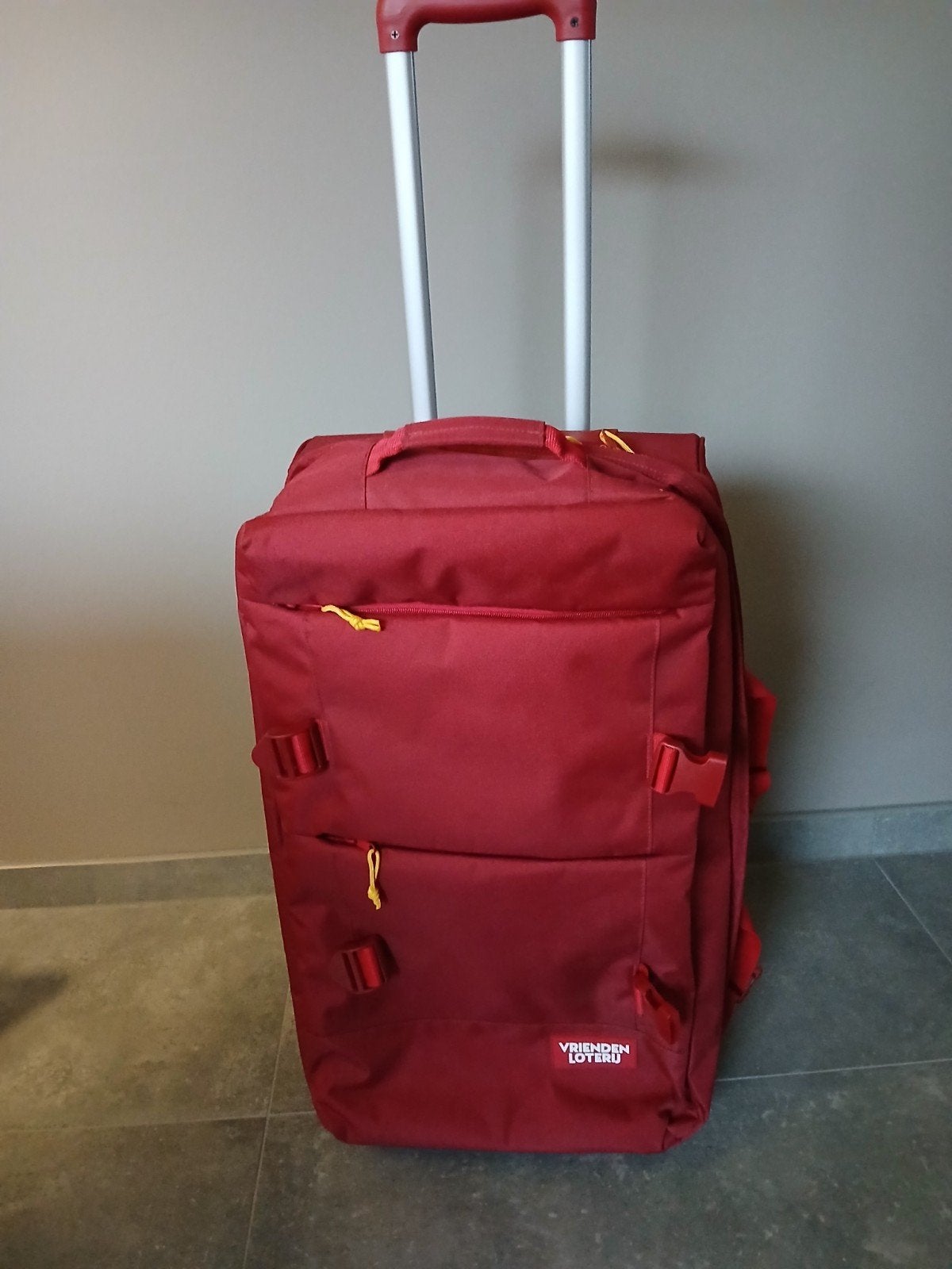 Grote rode trolley van de VriendenLoterij, Nieuw, Ophalen of Verzenden, 55 tot 75 cm, Rood