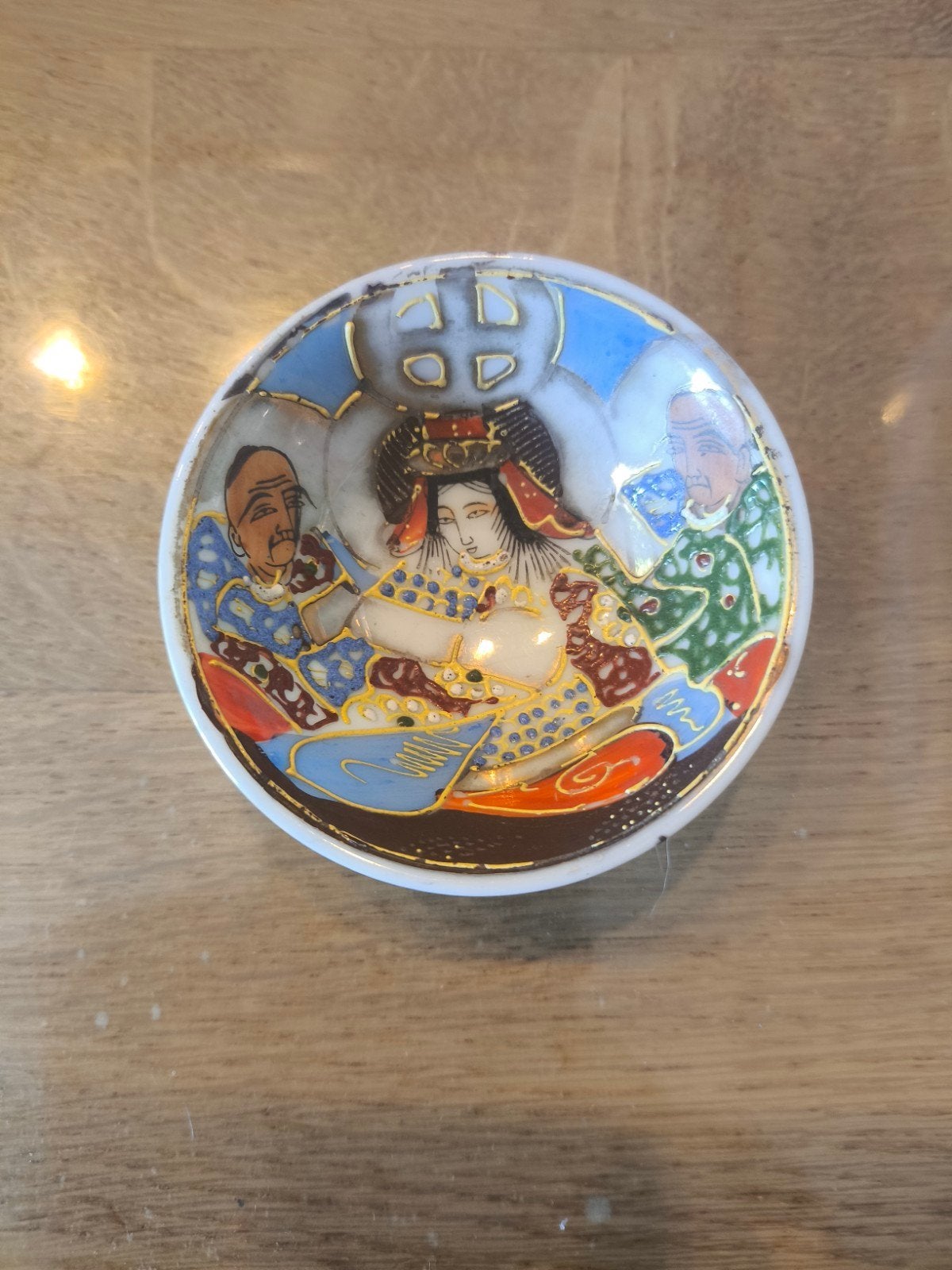 Antiek Japans porseleinen schaaltje met figuren, Antiek en Kunst, Ophalen