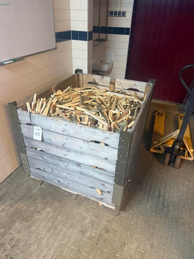 Aanmaakhoutjes per krat - steun de dagbesteding!, Tuin en Terras, Haardhout, Blokken, Overige houtsoorten, Minder dan 3 m³, Ophalen