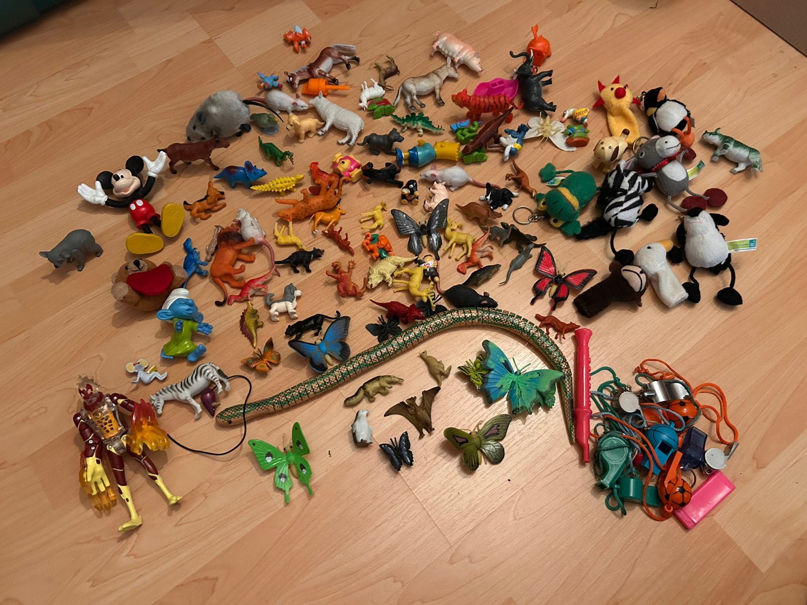 Grabbelton dieren fluitjes vingerpopjes vlinders dino fluit, Ophalen, Gebruikt