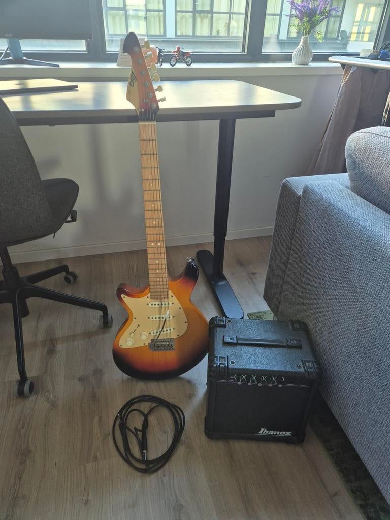 Gitaar Linkshandig (LAG Jet New Vintage), Muziek en Instrumenten, Snaarinstrumenten | Gitaren | Elektrisch, Gebruikt, Met versterker