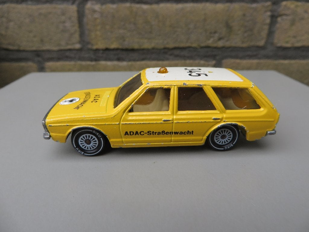 Siku Volkswagen Passat Variant ADAC Strassenwacht, Ophalen of Verzenden, Gebruikt, Auto