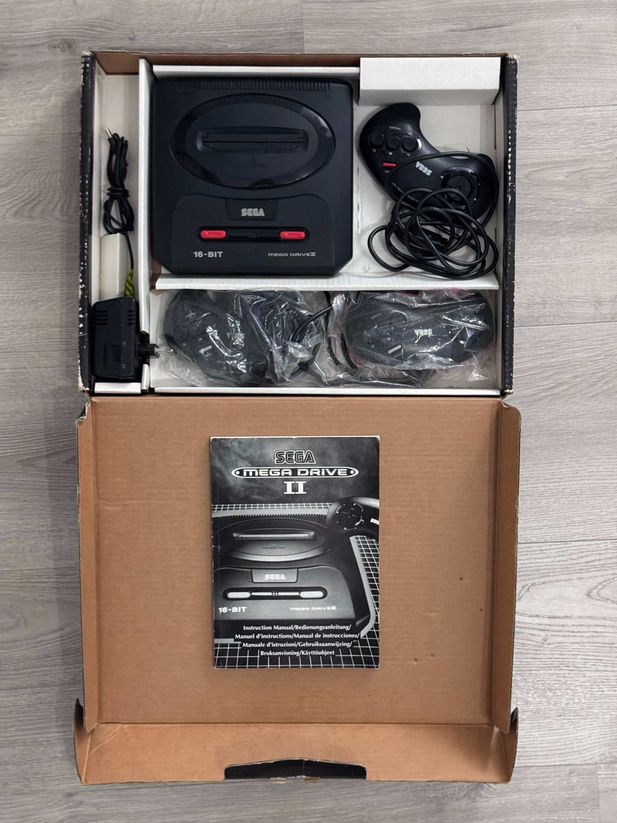 Sega Mega Drive II met 30+ games en handleidingen, Ophalen, Mega Drive, Met 2 controllers, Gebruikt