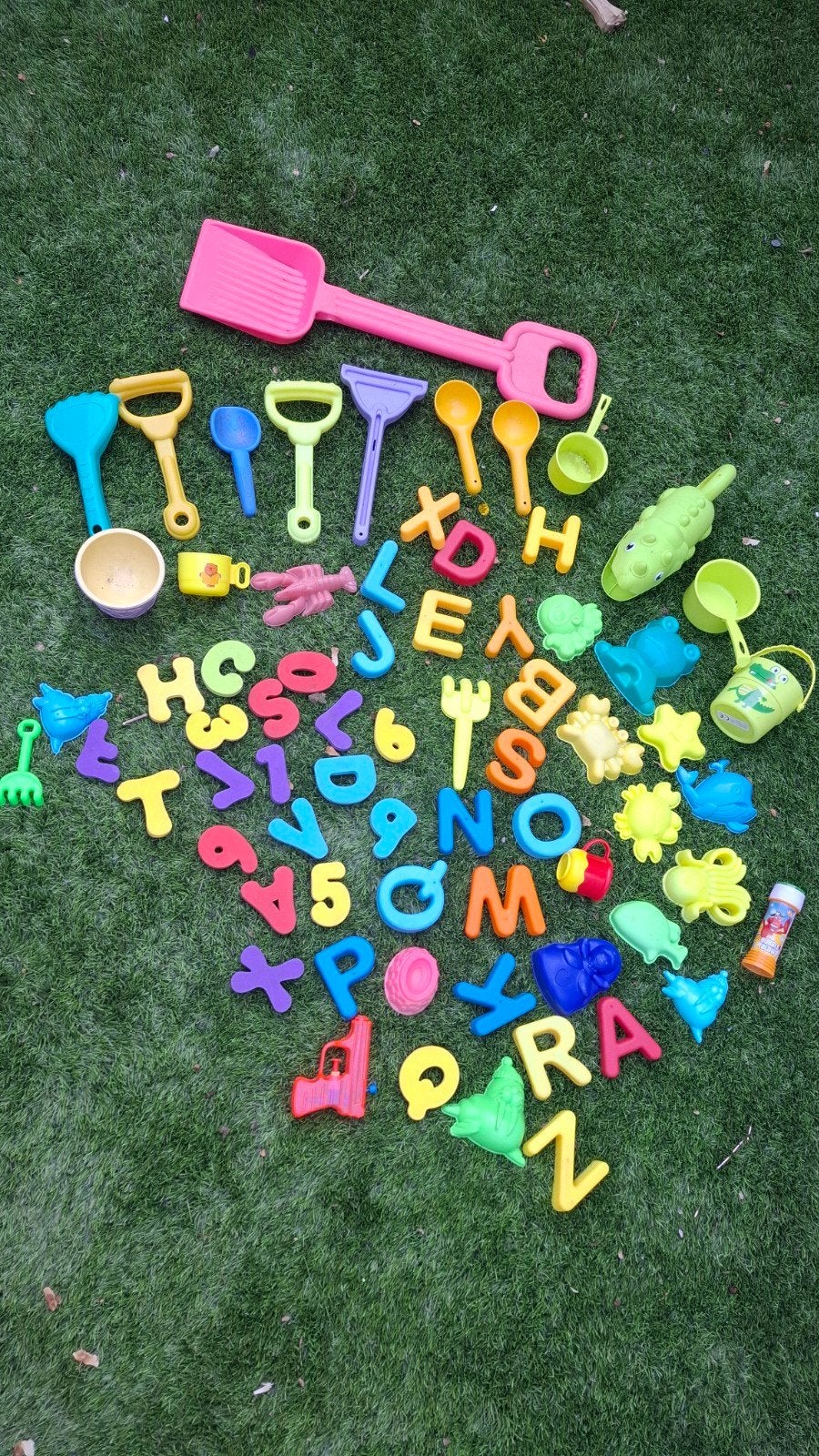 Zandspeelgoed set met scheppen, vormen en letters, Ophalen of Verzenden, Jongen of Meisje