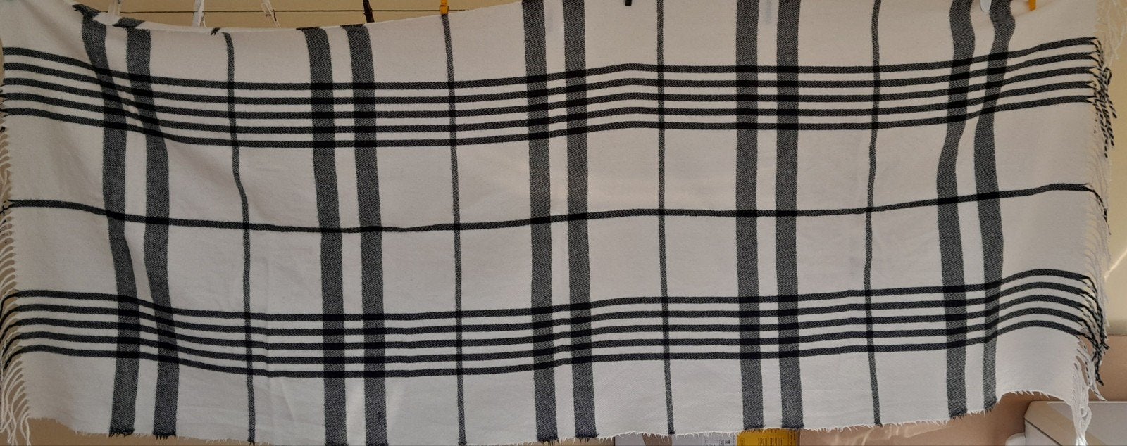 Heerlijke warme Sjaal wolwit/zwart/grijs 70x172  H&M Dividen, H&M, Ophalen of Verzenden, Zo goed als nieuw, Sjaal