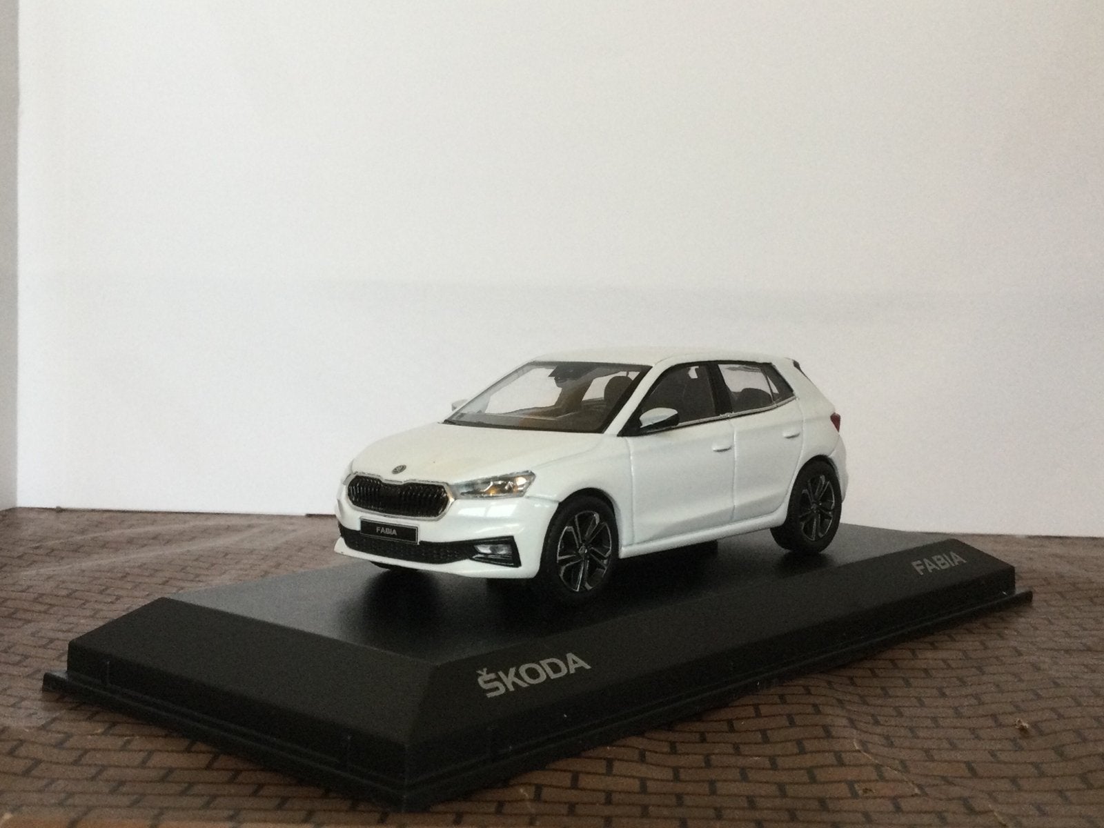 Skoda Fabia Hatchback 2024 Facelift Pearl White 1:43 Norev, Hobby en Vrije tijd, Modelauto's | 1:43, Ophalen of Verzenden, Nieuw