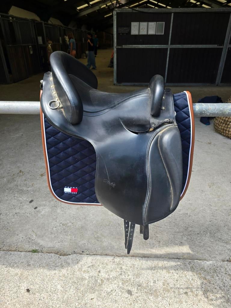 Zaldi alta escuela dressuur, wintec 500 veelzijdigheid, Dieren en Toebehoren, Paarden en Pony's | Zadels, Zo goed als nieuw, Dressuur