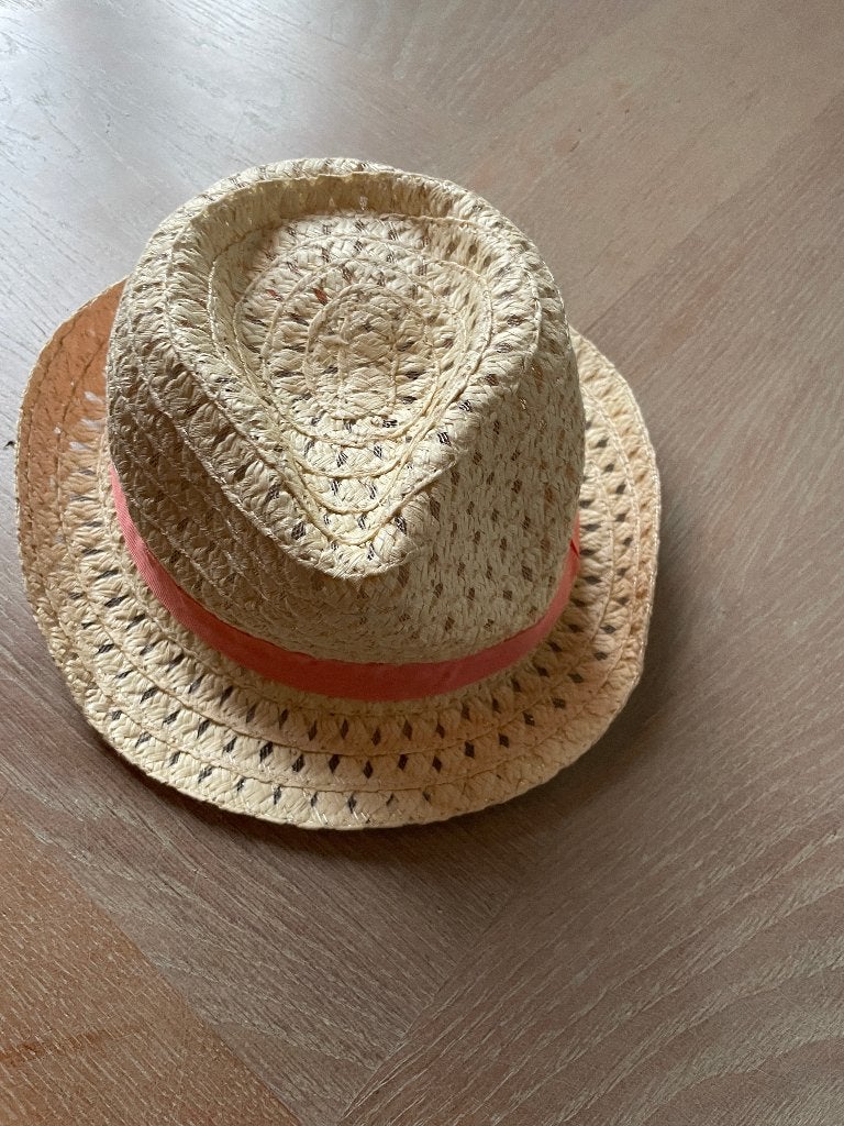 hoedje kind zomerhoed stro-achtig met roze bies, Ophalen of Verzenden, Zo goed als nieuw, Jongen of Meisje