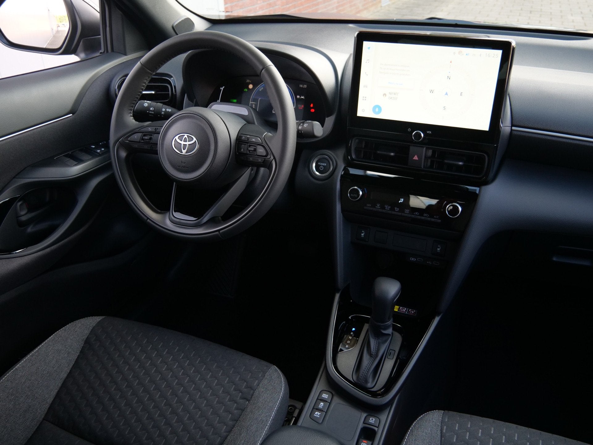 Toyota Yaris Cross 1.5 Hybrid 130pk Dynamic Automaat DAB / A, Auto's, Stof, Gebruikt, 1165 kg, 23 km/l