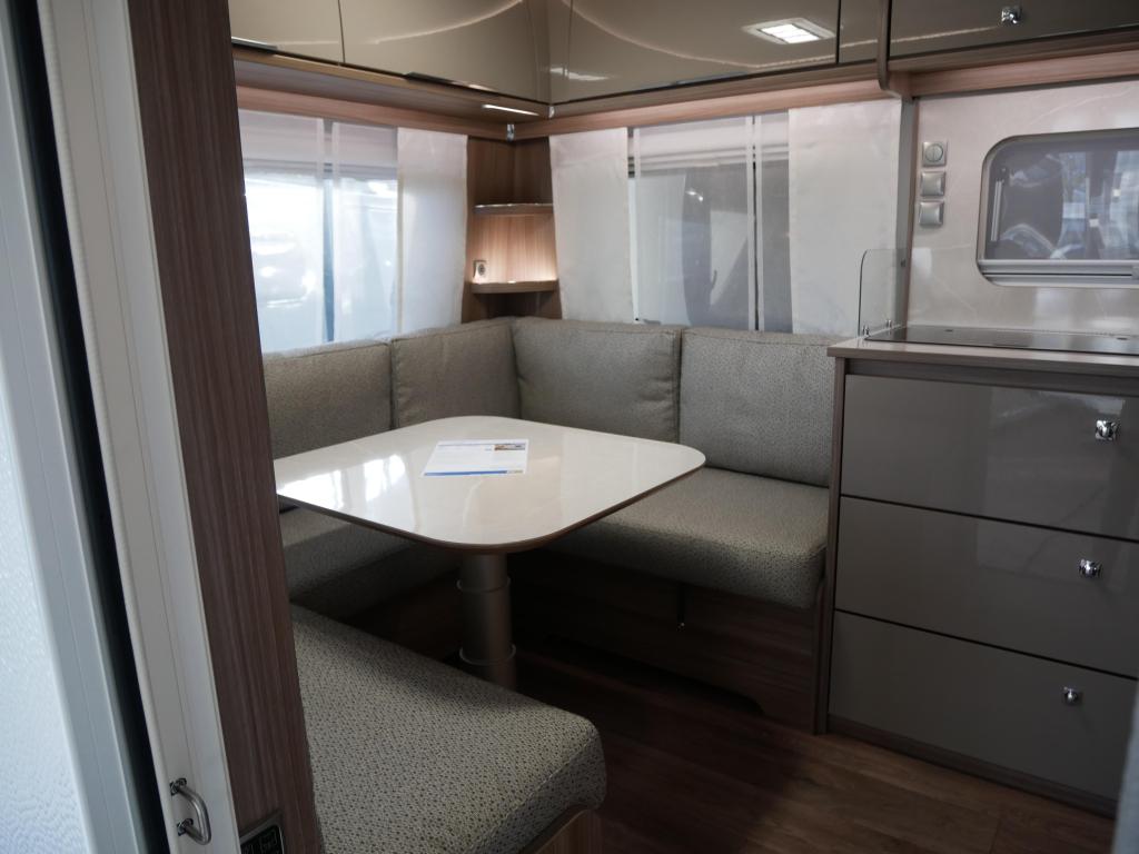 Fendt Tendenza 465 SFB GRATIS MOVER EN LUIFEL, Caravans en Kamperen, Caravans, Niet ingevuld, Rondzit, Bedrijf, Niet ingevuld