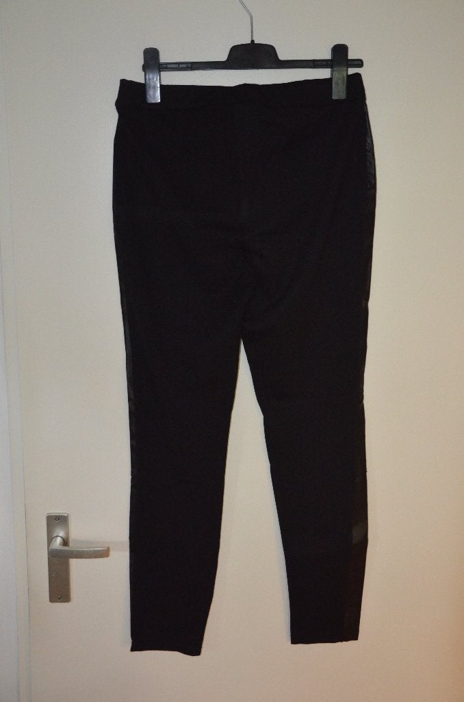 nieuwe zwarte stretch kunstleren broek maat 42 River Island, Maat 42/44 (L), Nieuw, Ophalen of Verzenden, Lang