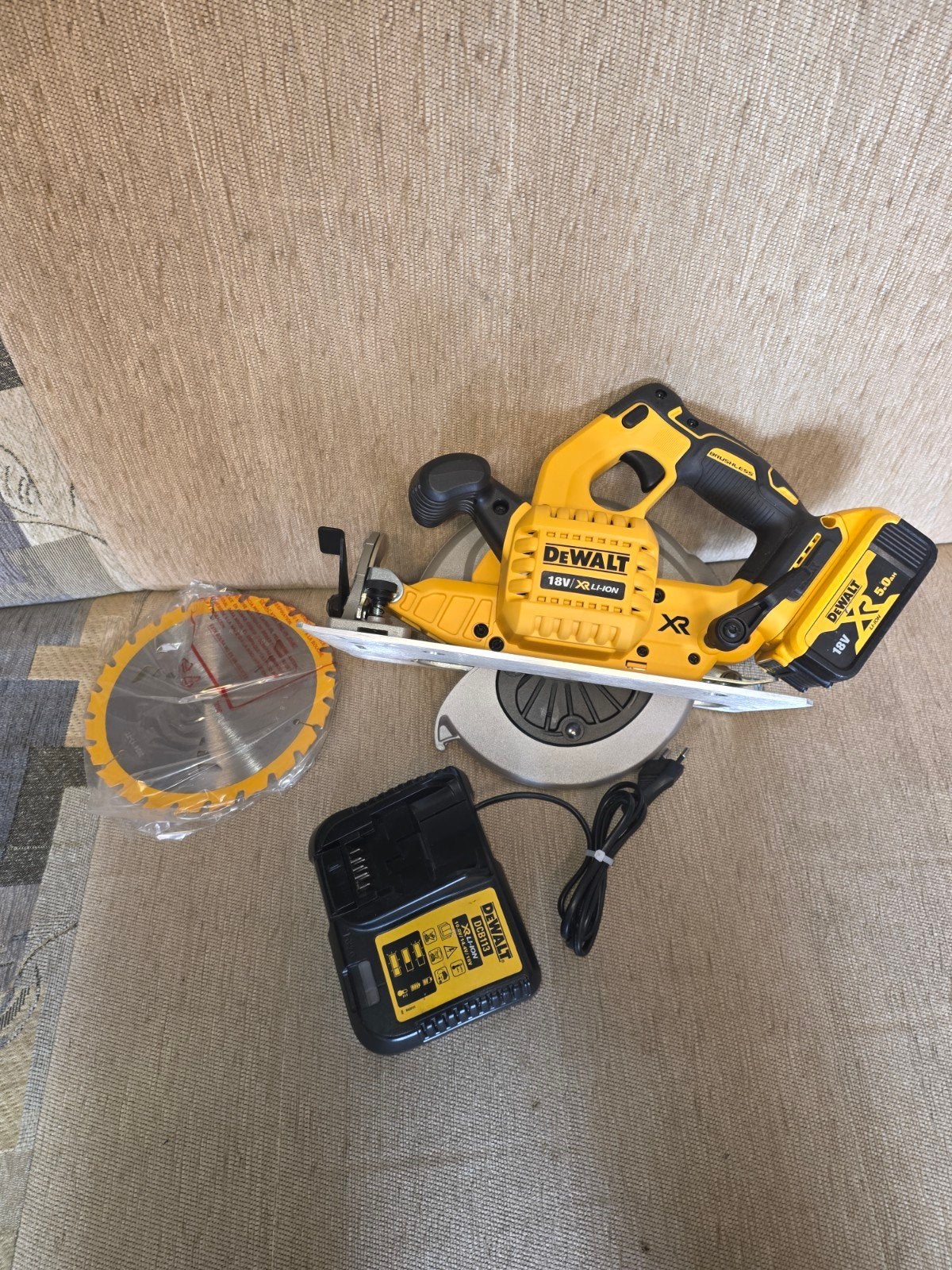 DeWalt Cirkelzaag 18V XR met Accu en Lader, Cirkelzaag, DeWalt, 70 mm of meer, Ophalen of Verzenden