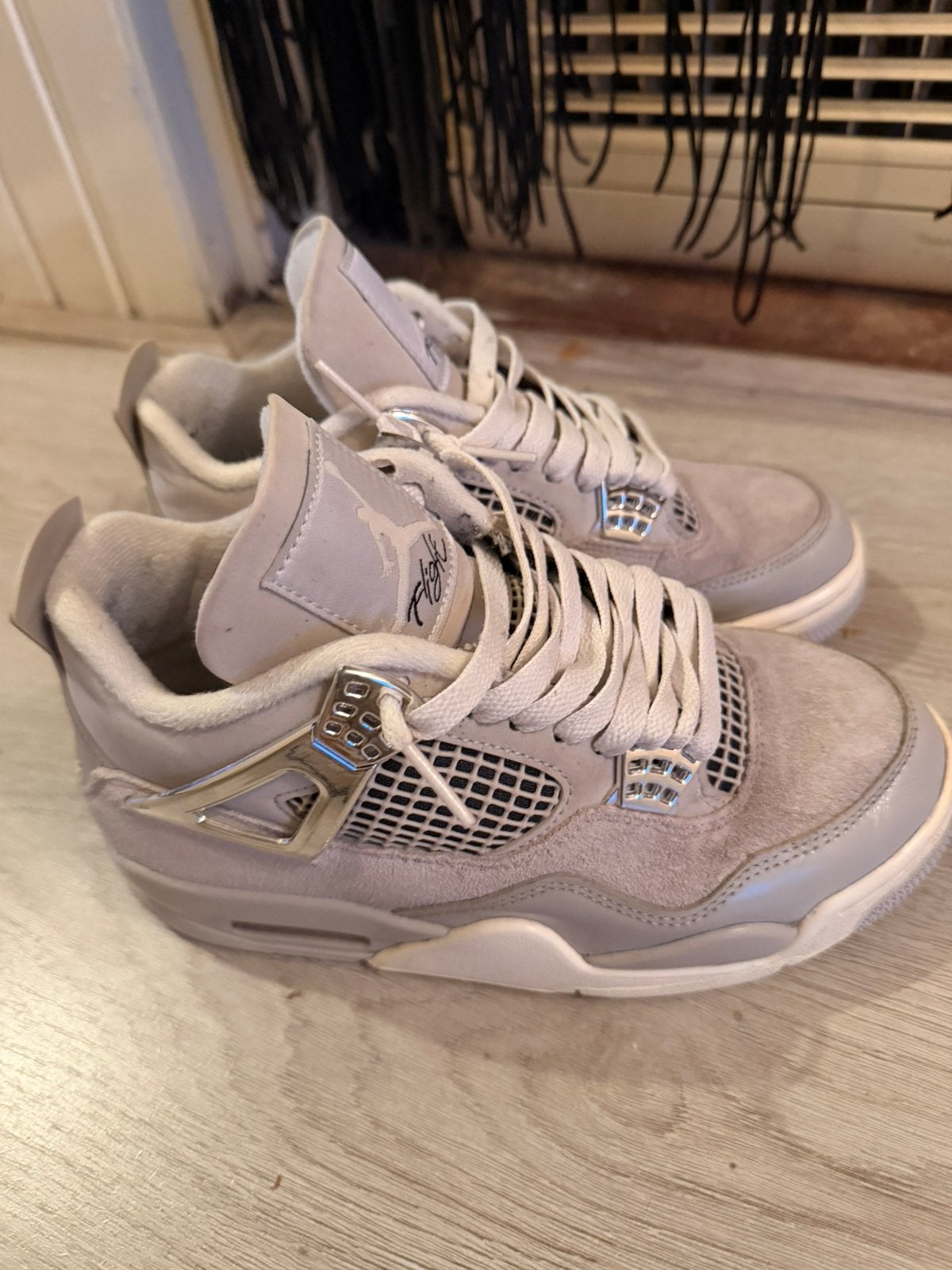 Nike Air Jordan 4 Retro ‘Frozen Moment’, Ophalen of Verzenden, Grijs, Sneakers of Gympen, Zo goed als nieuw