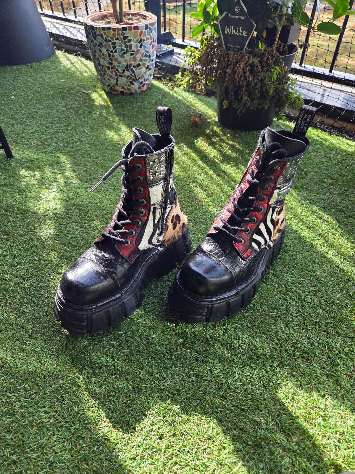 New Rock laarzen maat 36 - Uniek design, Kleding | Dames, New Rock, Zwart, Lage of Enkellaarzen, Ophalen of Verzenden