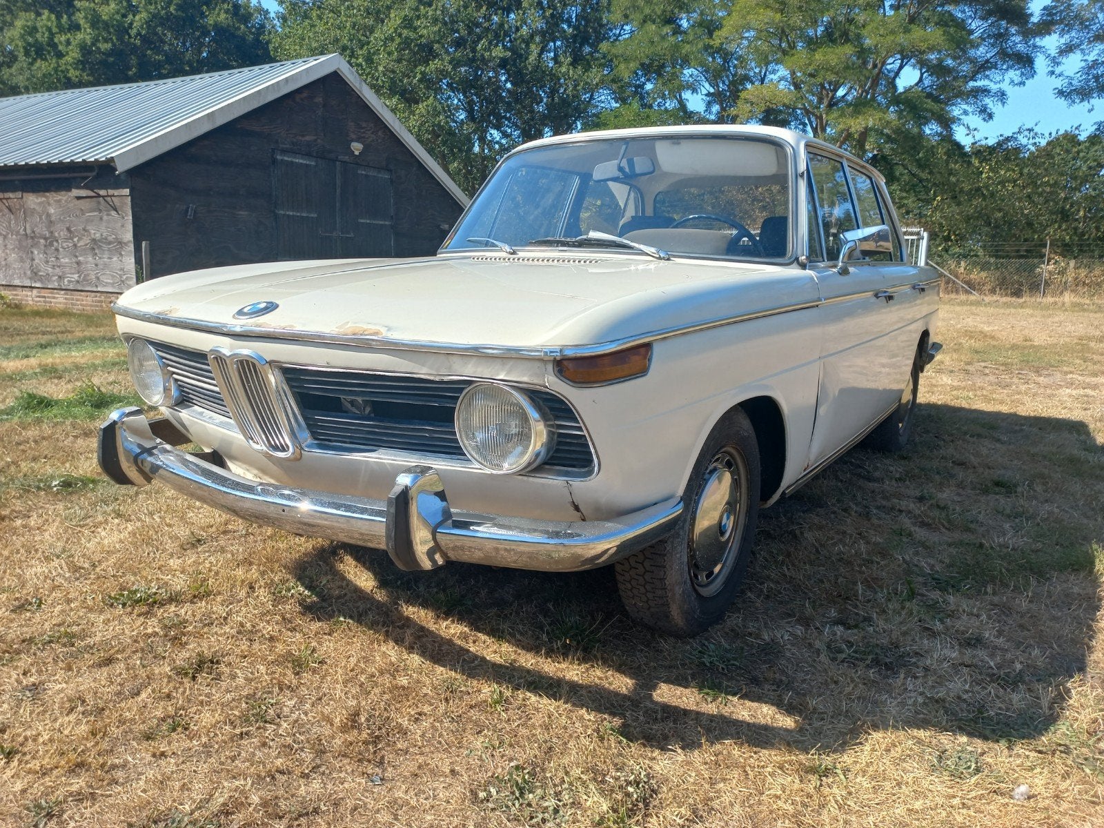 BMW 1800 Neue Klasse 1971 Oldtimer, Achterwielaandrijving, Wit, Handgeschakeld, Blauw