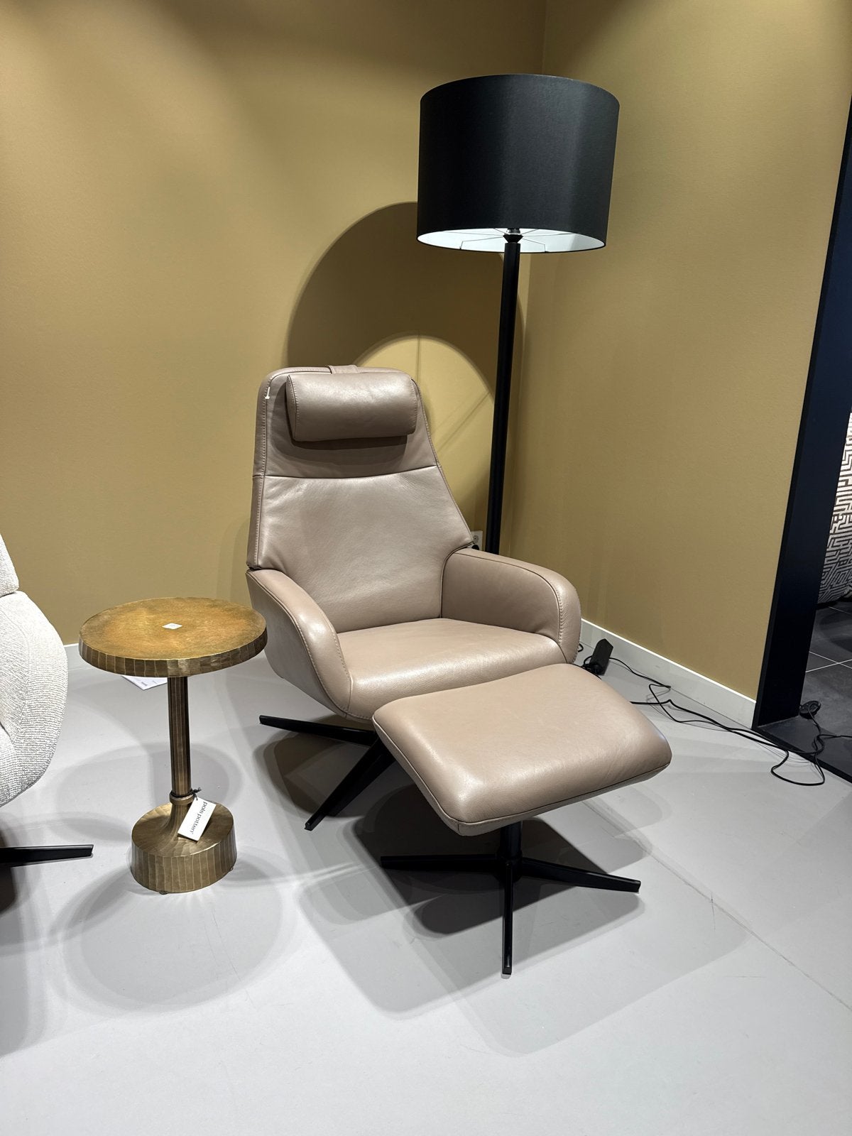 Montel Vision Lederen Relaxfauteuil met Voetenbank, Ophalen, Gebruikt, 50 tot 75 cm, Leer