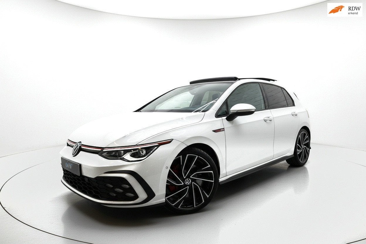 Volkswagen Golf 8 2.0 TSI GTI PANO VIRTUAL IQ SFEER HEAP UP, 730 kg, 4 cilinders, 1984 cc, Wit
