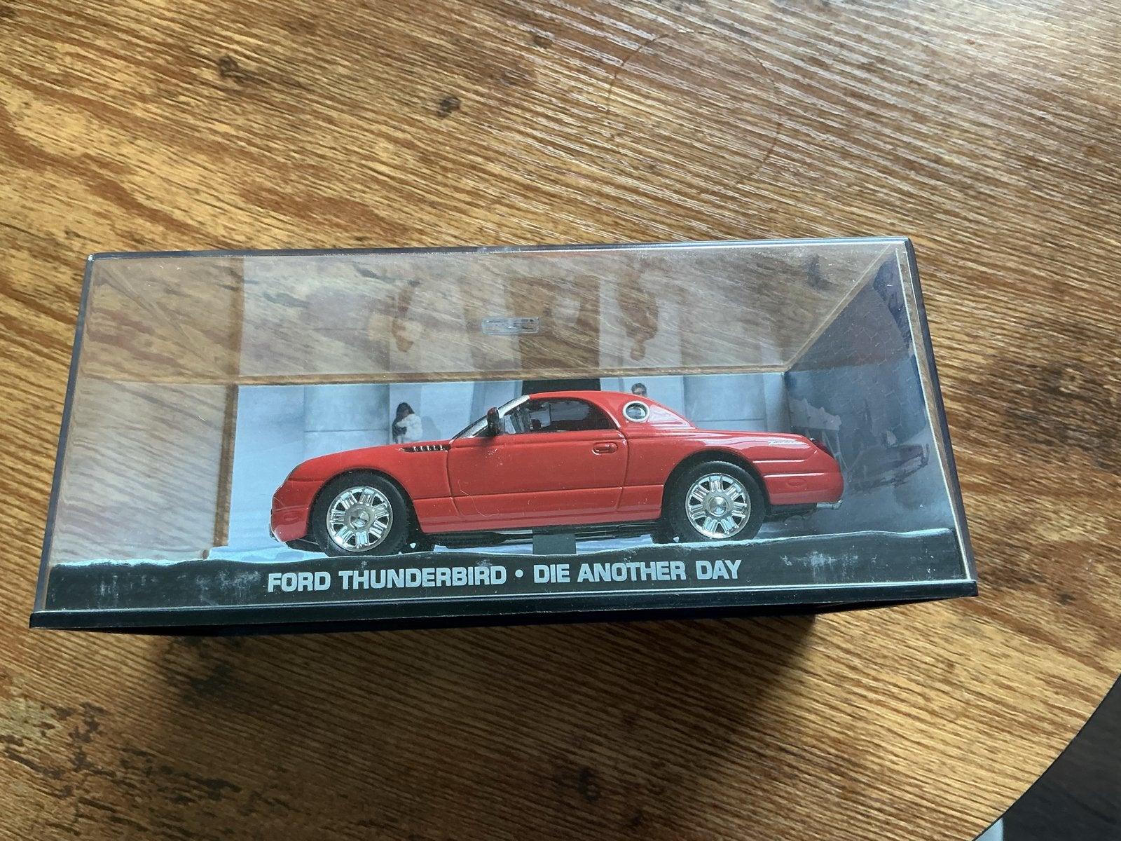 Ford Thunderbird Die Another Day modelauto, Auto, 1:32 tot 1:50, Zo goed als nieuw, Ophalen