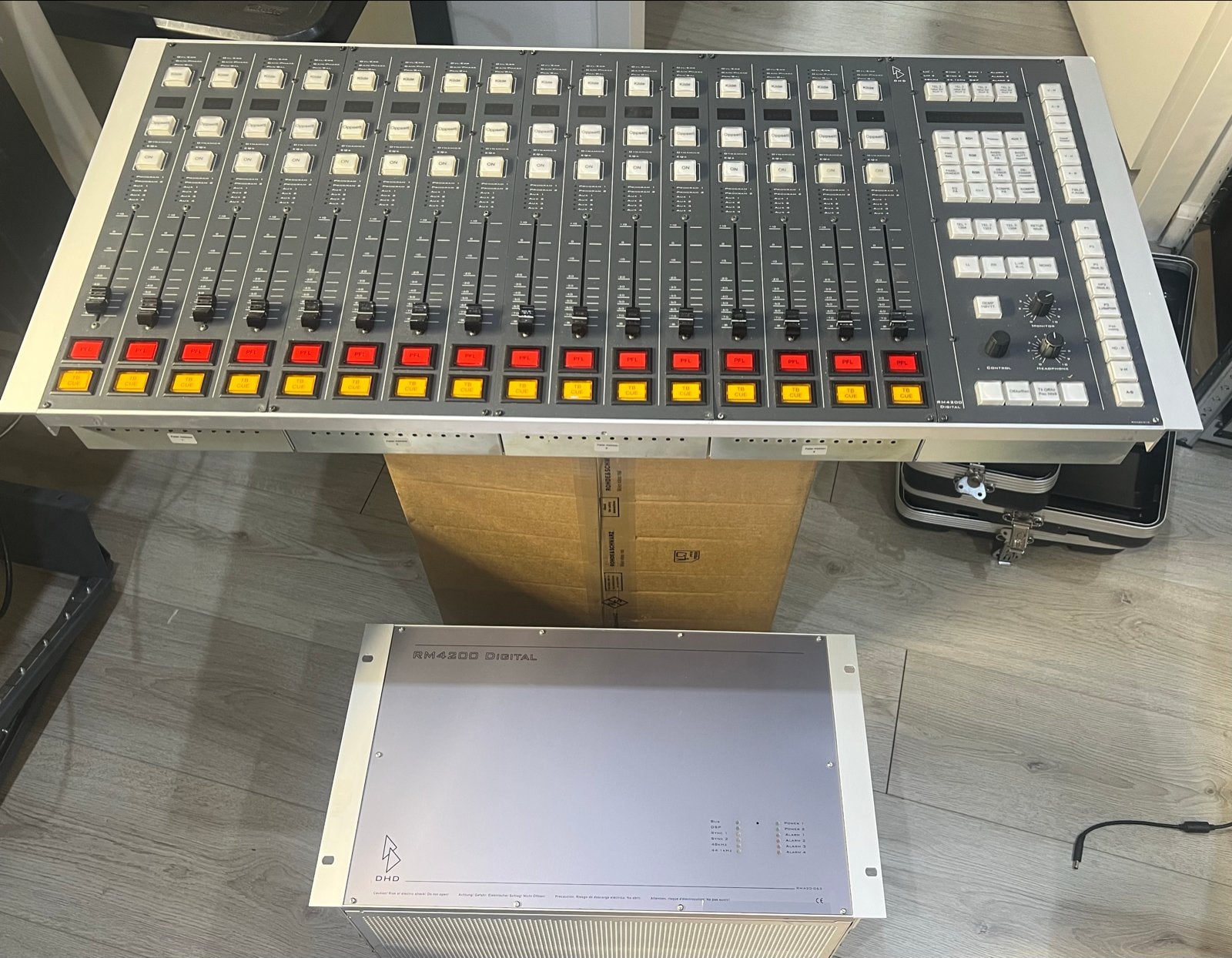 DHD RM4200 Digital Mengpaneel 16 kanaals, Muziek en Instrumenten, Mengpanelen, Ophalen of Verzenden, Gebruikt, 20 kanalen of meer