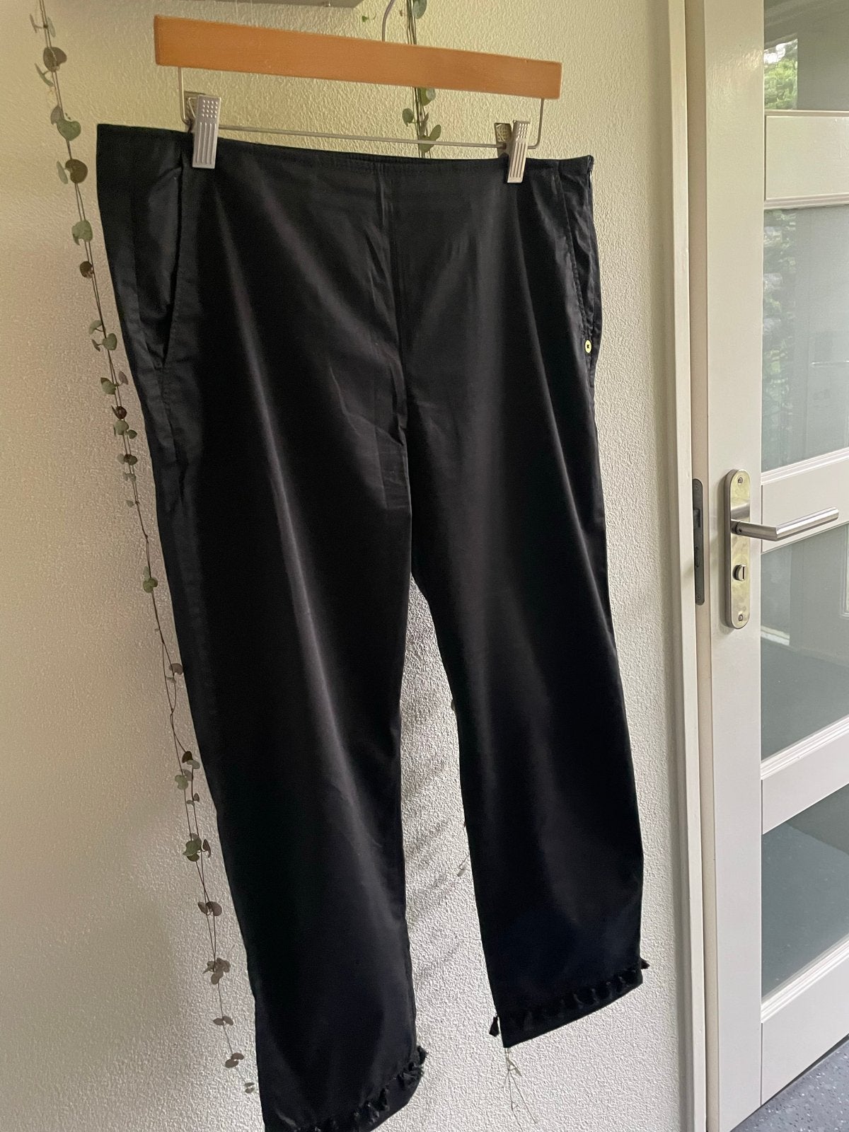 Penny Black zwarte broek met onzichtbare rits en kwastjes, Zwart, Maat 42/44 (L), Ophalen of Verzenden, Zo goed als nieuw