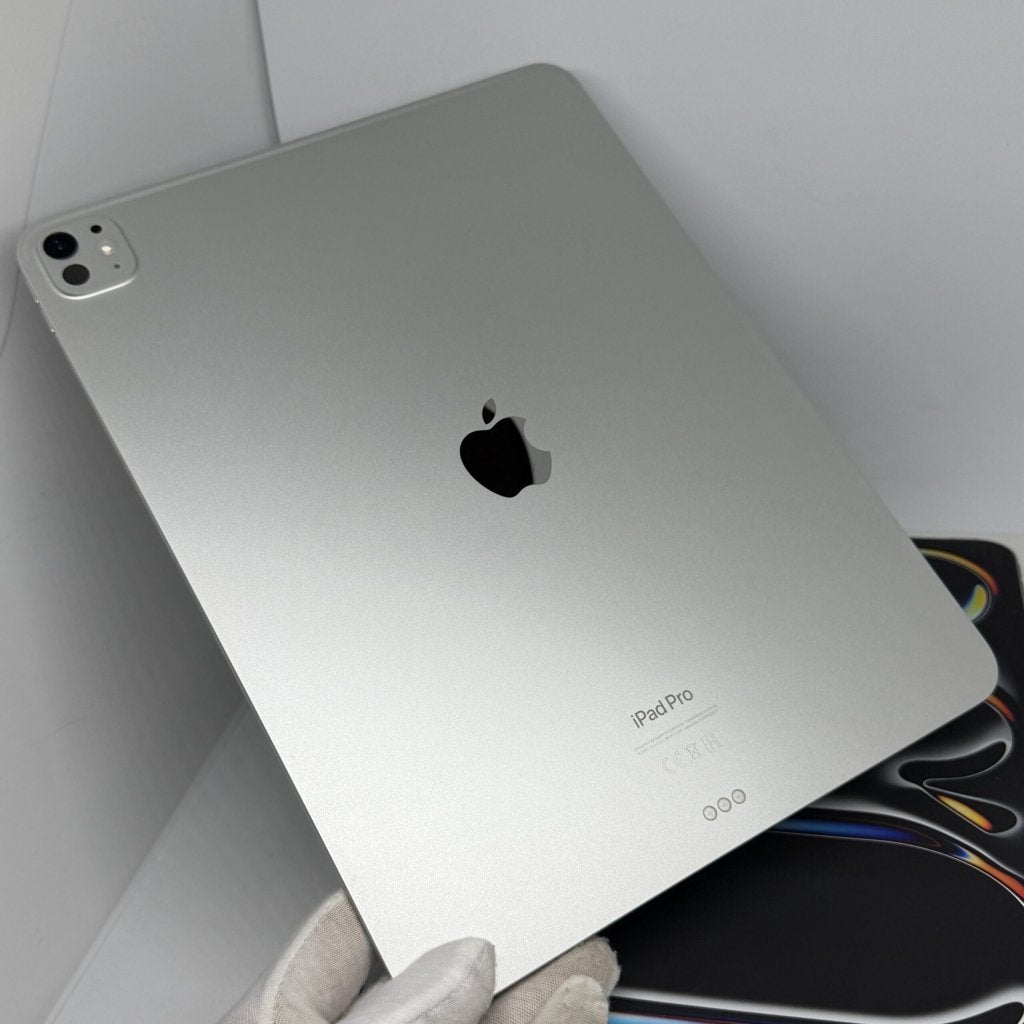 iPad Pro 13 inch M4 256GB zilver /krasvrij /90% batt /garant, Apple, Zo goed als nieuw, Support@apple.com, Apple Park Way, Cupertino, California