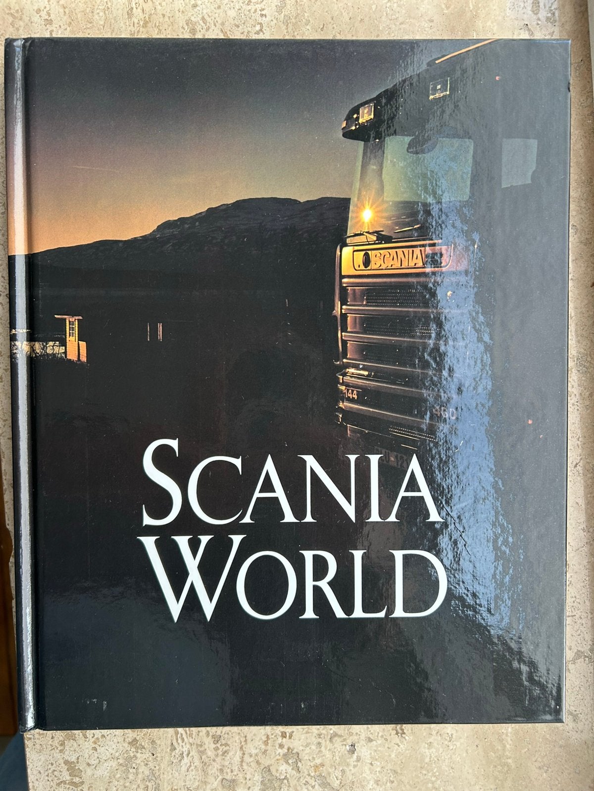 Scania World Boek - Geschiedenis en Recepten, Boeken, Auto's | Boeken, Ophalen of Verzenden, Zo goed als nieuw, Overige merken