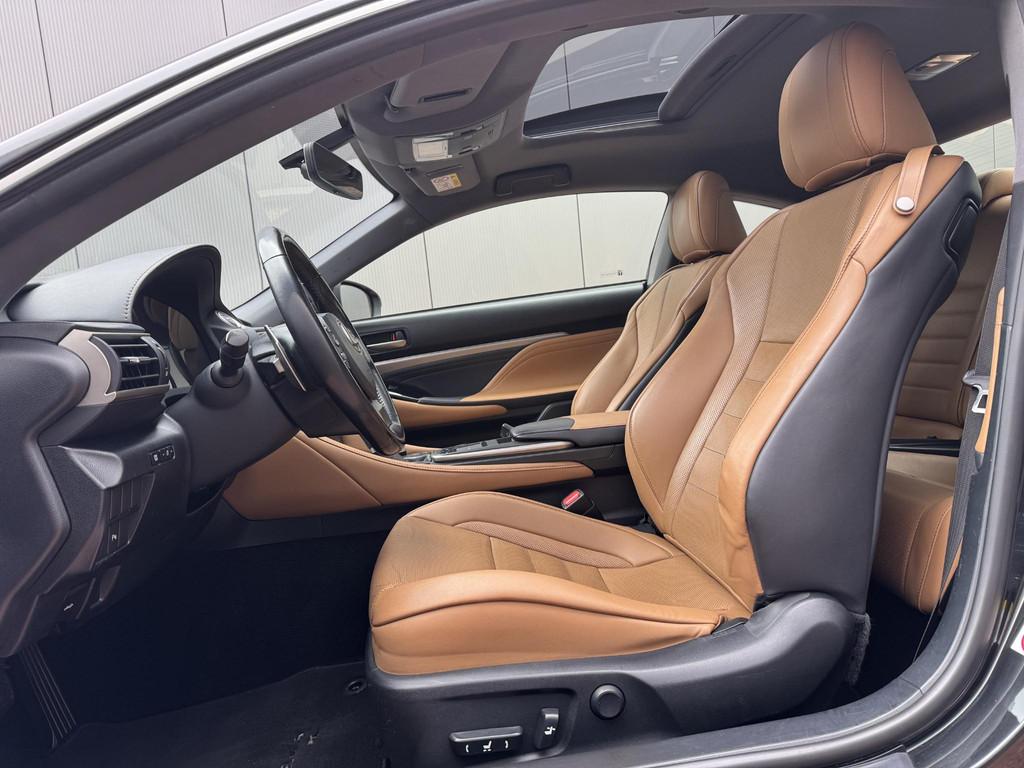 Lexus RC 300h Luxury Dakraam AdaptiveCruise, Auto's, Lexus, Achterwielaandrijving, Gebruikt, Lichtsensor, 4 stoelen
