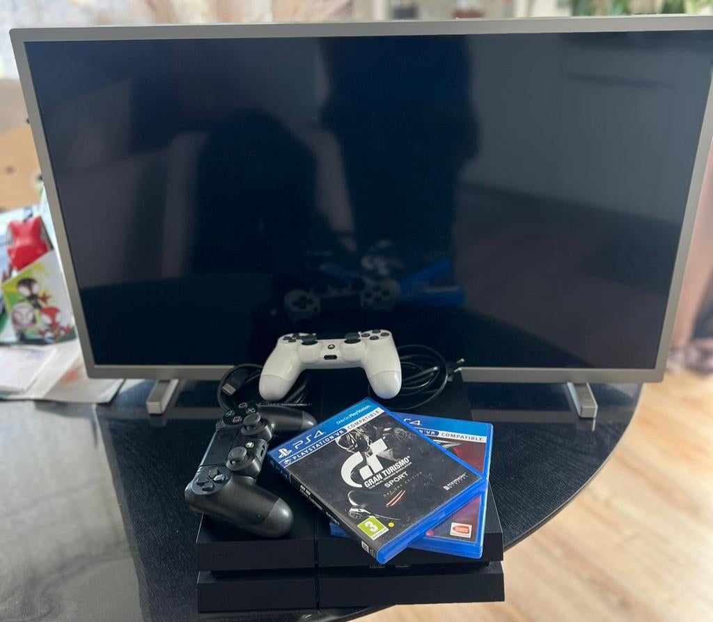 PS4 Compleet ALLEEN ZONDER 32 inch Philips TV, 2 spelers, Ophalen, Gebruikt, Racen en Vliegen