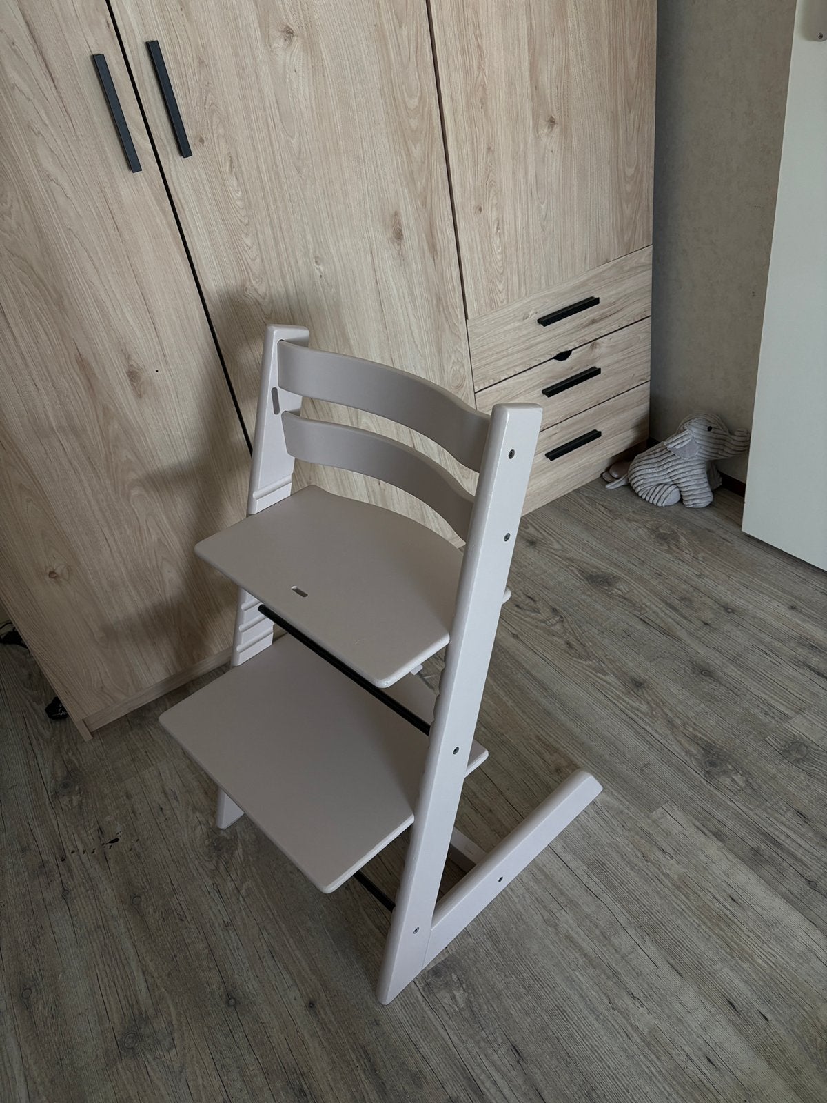 Stokke tripp trapp nieuw model beige, Kinderen en Baby's, Kinderstoelen, Ophalen, Zo goed als nieuw, Meegroeistoel
