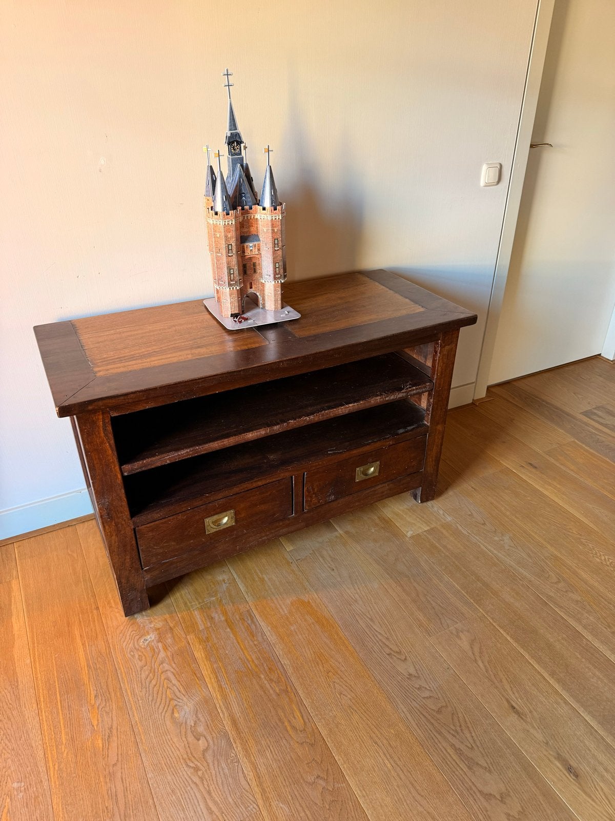 Massief houten tv-meubel met lades en open vakken, Huis en Inrichting, Ophalen, Gebruikt, 100 tot 150 cm, Minder dan 100 cm