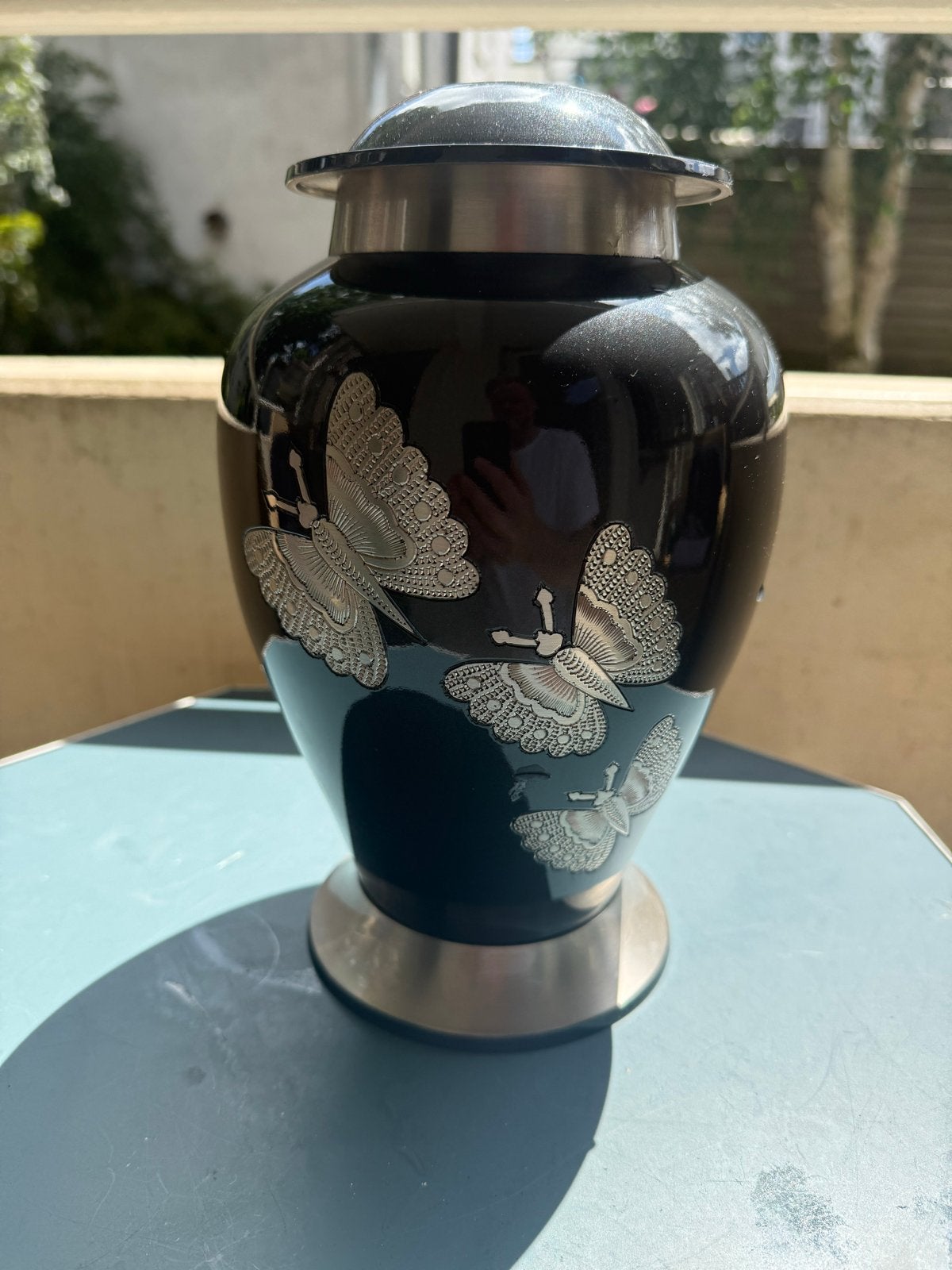 Prachtige urn met vlinders - Zwart en zilver, Ophalen of Verzenden