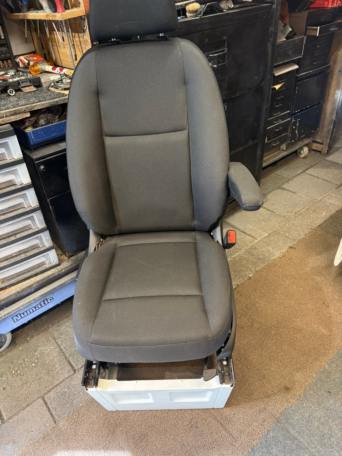 Bijrijdersstoel met armleuning voor mercedes sprinter 907, Ophalen, Gebruikt, Mercedes-Benz