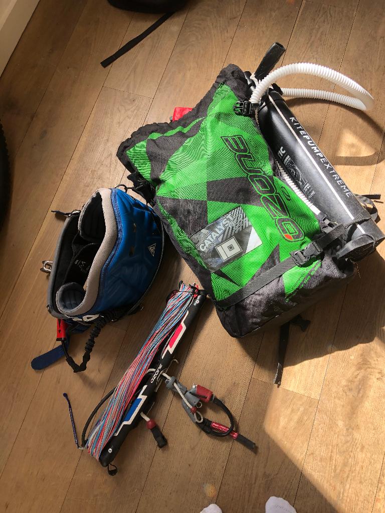 Kitesurfset, ozone catalist 10m, bar en harnas, Watersport en Boten, Ophalen, Gebruikt, Kitesurf-set, 10 m²