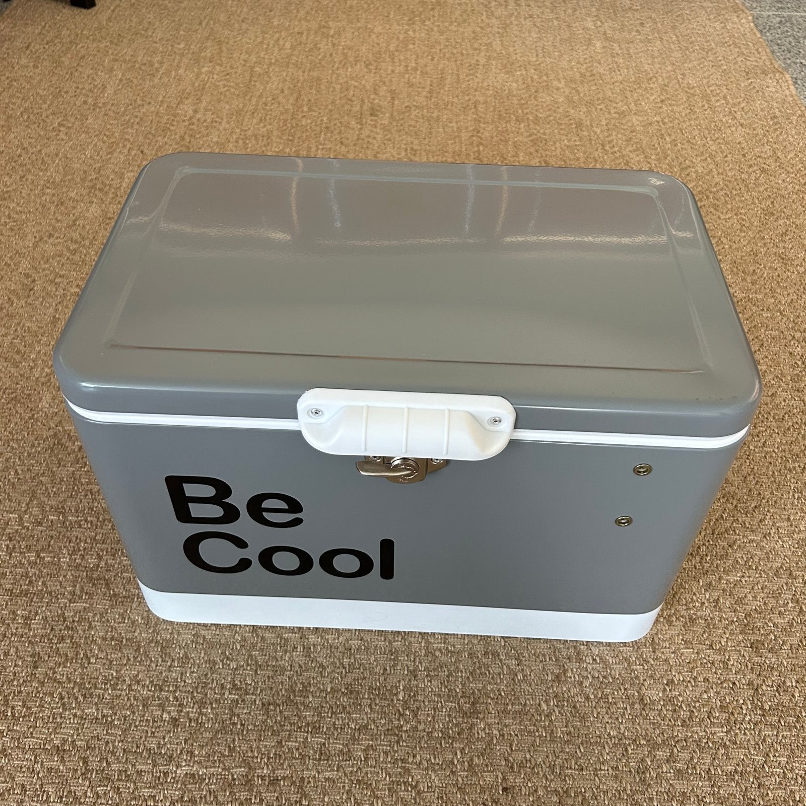 NIEUW Be Cool Koelbox Grijs/Wit metaal met flesopener AKTIE, Caravans en Kamperen, Koelboxen, Ophalen, Nieuw, Koelbox, Koelelement