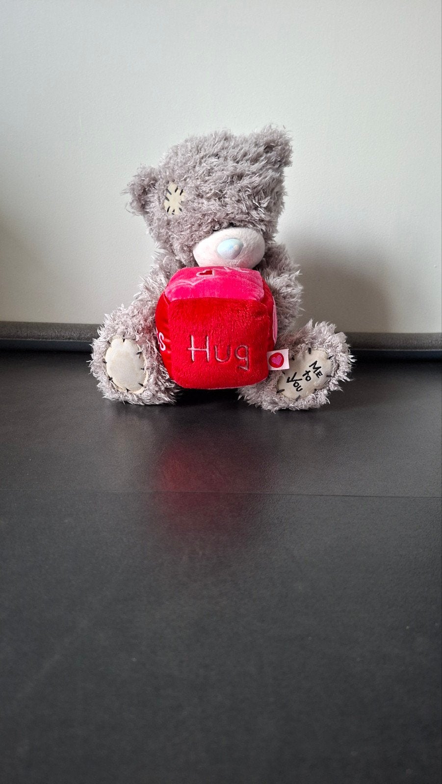 Me to You Tatty Teddy beer met 'Love' kubus, Overige merken, Overige karakters, Beer, Grijs