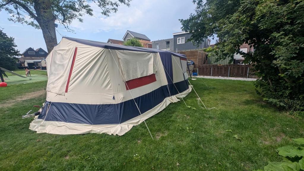 Vouwwagen Jamet 3-pits keuken en complete inrichting, Ophalen, Zo goed als nieuw, Tot en met 6