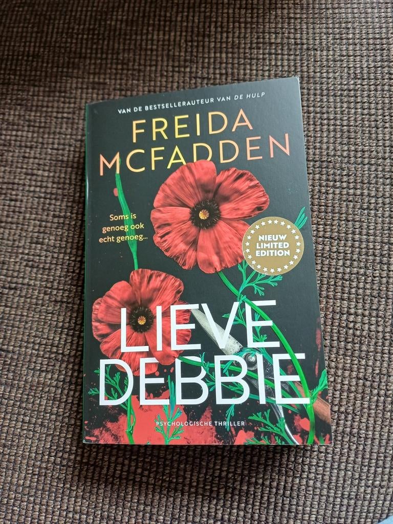 Freida Mcfadden  - Lieve Debbie, Ophalen of Verzenden, Zo goed als nieuw